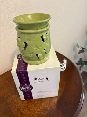 Scentsy Ceramic Flutterby Warmer in Light Green